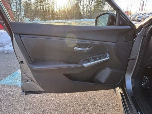 Used 2023 Nissan Sentra SR w/ Trunk Package image 9