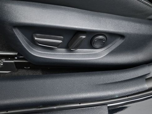 Used 2025 Toyota Camry SE image 11