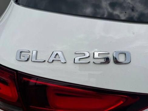 Certified 2022 Mercedes-Benz GLA 250 4MATIC image 9