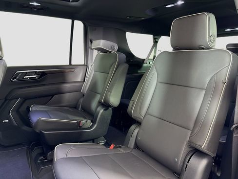 New 2025 Chevrolet Suburban Premier image 25