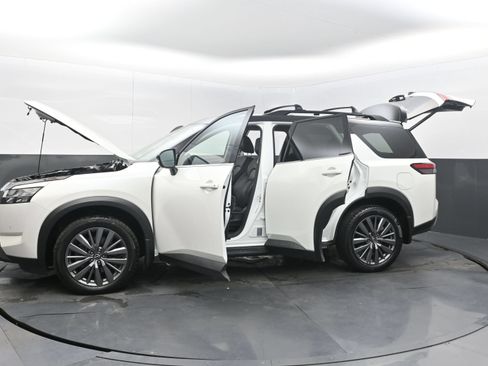 Used 2024 Nissan Pathfinder SL w/ SL Premium Package FWD image 39