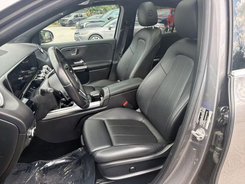 Used 2021 Mercedes-Benz GLA 250 4MATIC w/ Premium Package image 11