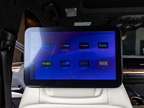 Used 2025 Cadillac Escalade ESV Sport Platinum w/ LPO, ONYX Package image 34