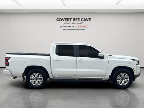 Used 2022 Nissan Frontier SV image 11