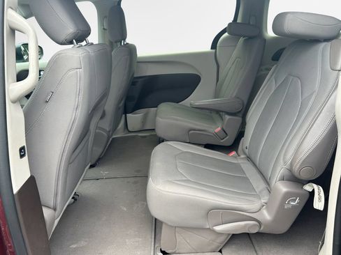 Certified 2017 Chrysler Pacifica Touring FWD image 14