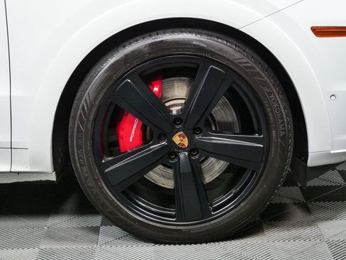 Used 2025 Porsche Cayenne GTS AWD/4WD image 4