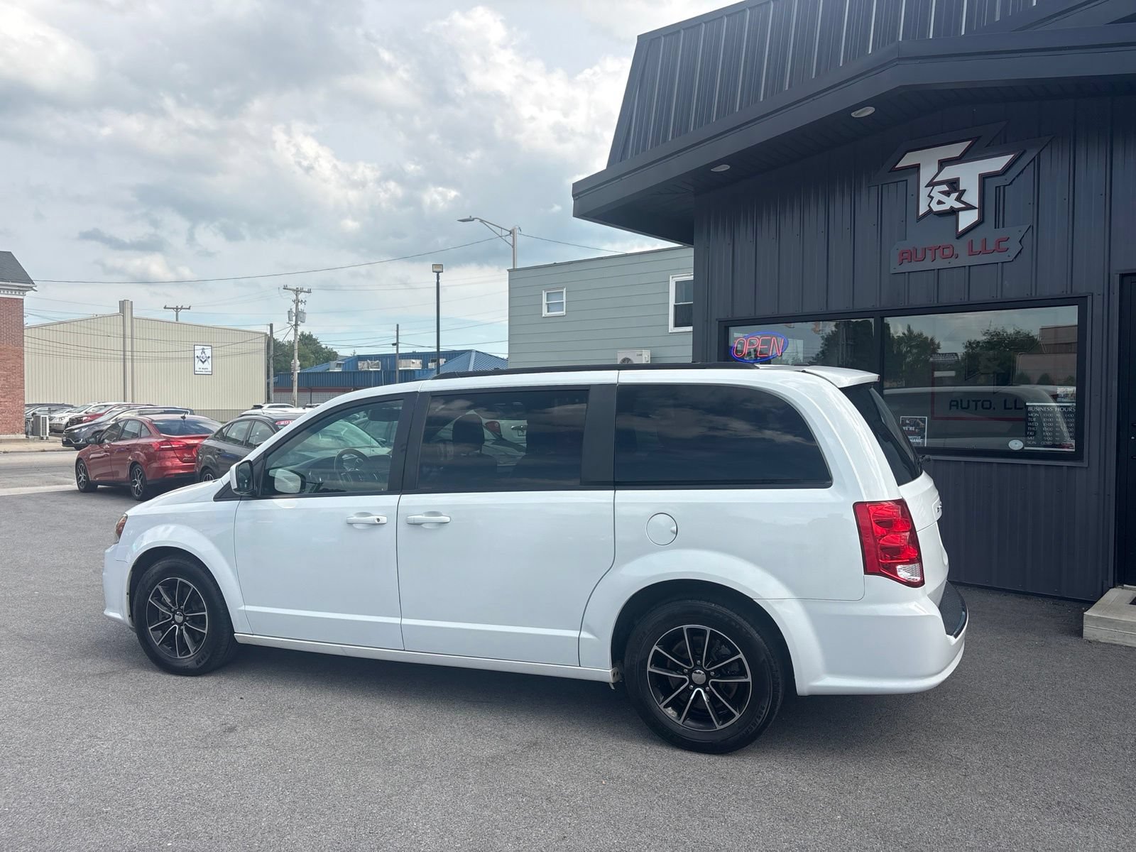 Used 2019 Dodge Grand Caravan GT FWD image 2