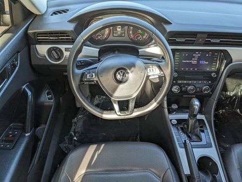 Certified 2022 Volkswagen Passat 2.0T SE image 11