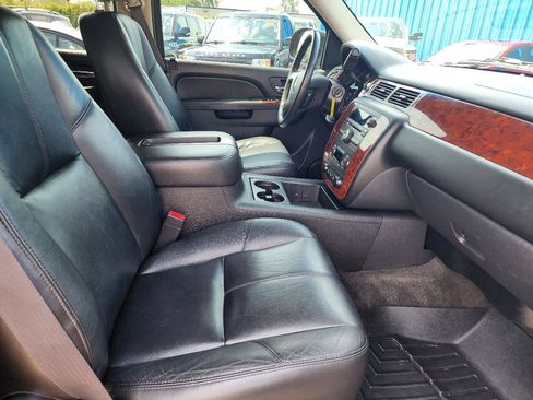 Used 2013 Chevrolet Suburban LT w/ Luxury Package AWD/4WD image 32