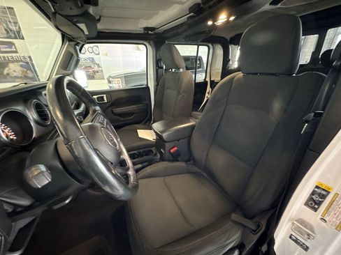Used 2021 Jeep Gladiator Willys image 18