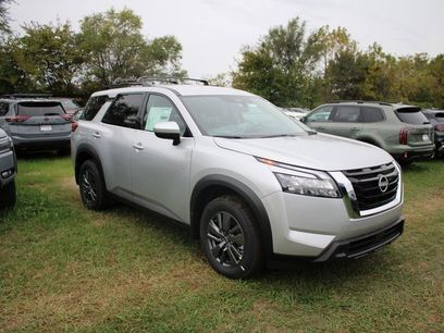 New 2025 Nissan Pathfinder SV