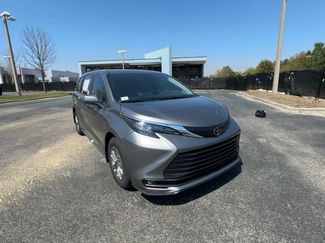 New 2026 Toyota Sienna XLE video 2