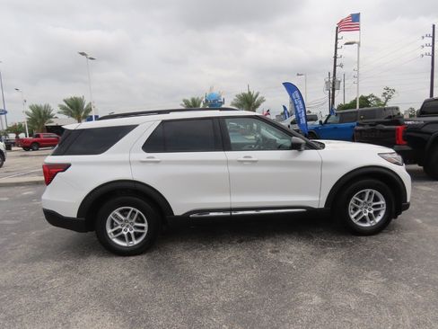 Certified 2025 Ford Explorer Active RWD image 9