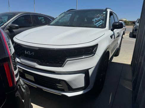 Certified 2023 Kia Sorento SX AWD/4WD image 2