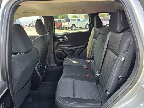 Used 2022 Mitsubishi Outlander ES image 16