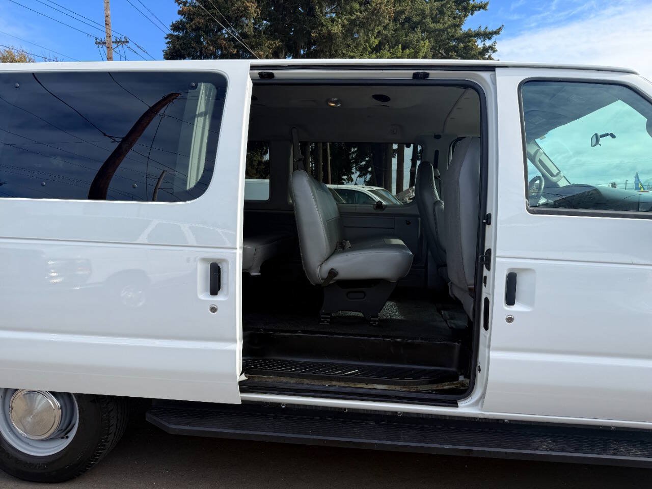 Used 2006 Ford E-350 and Econoline 350 XL RWD image 12