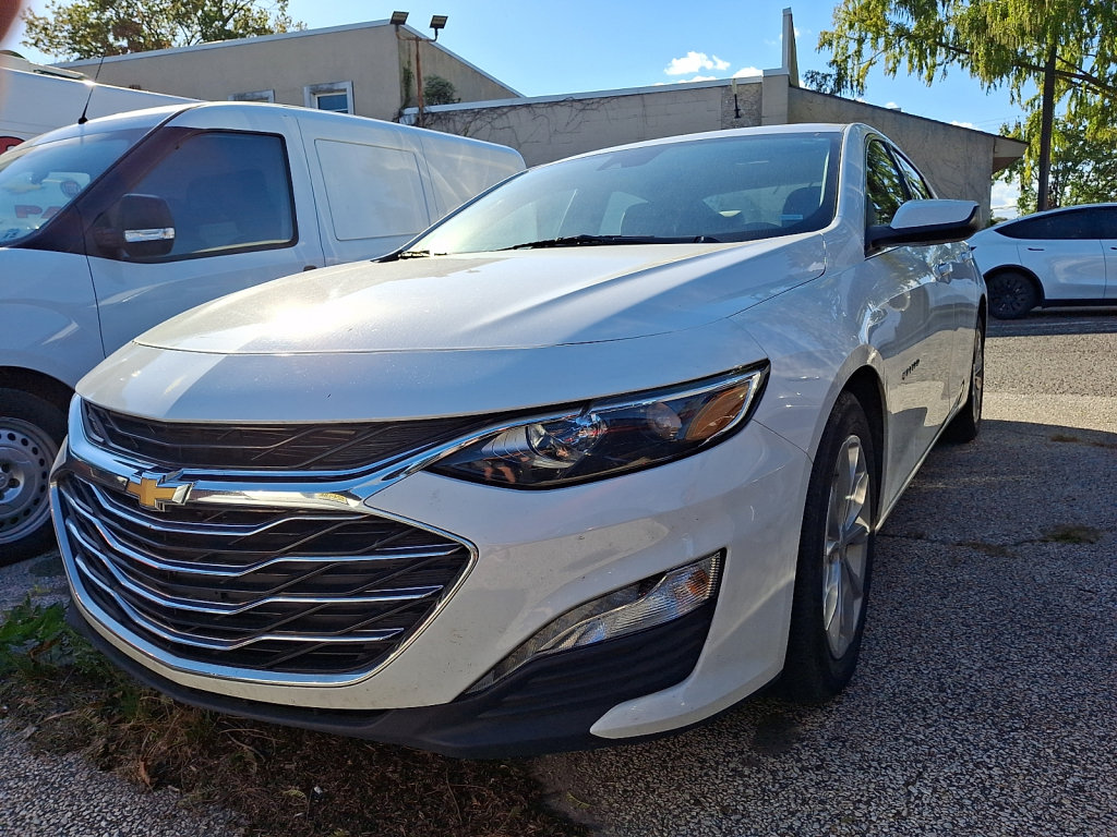 Used 2025 Chevrolet Malibu LT FWD image 2