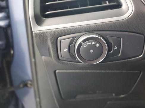 Used 2018 Ford Edge SE FWD image 22