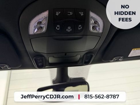 New 2027 Chrysler Pacifica Limited w/ Family Tech Group AWD/4WD image 21