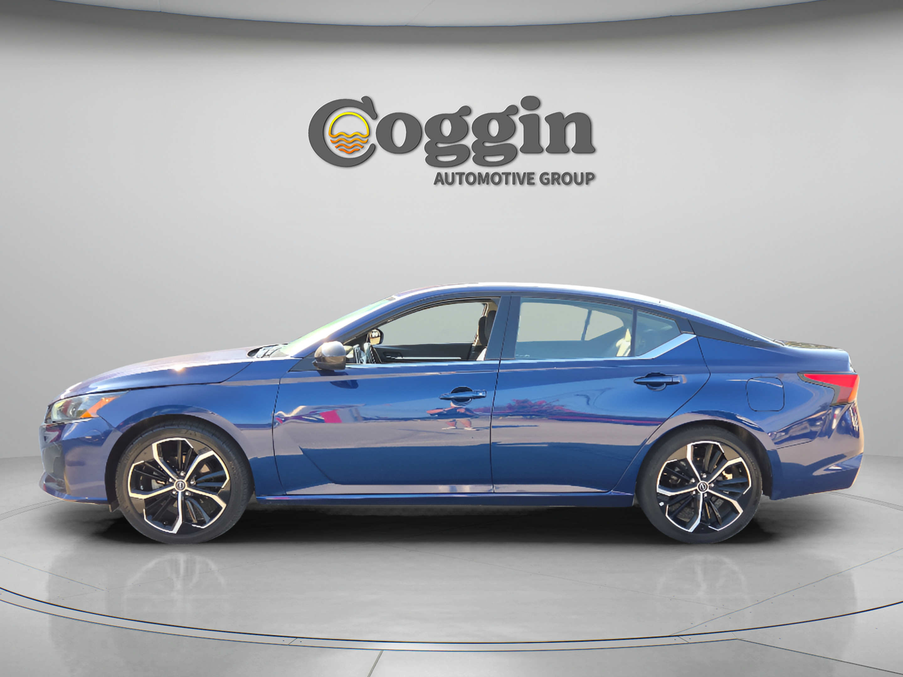 Used 2024 Nissan Altima 2.5 SR FWD image 2