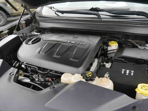 Used 2019 Jeep Cherokee Limited image 12