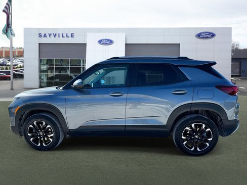 Used 2022 Chevrolet TrailBlazer LT w/ Sun and Liftgate Package image 2