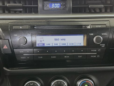 Used 2014 Toyota Corolla L image 23