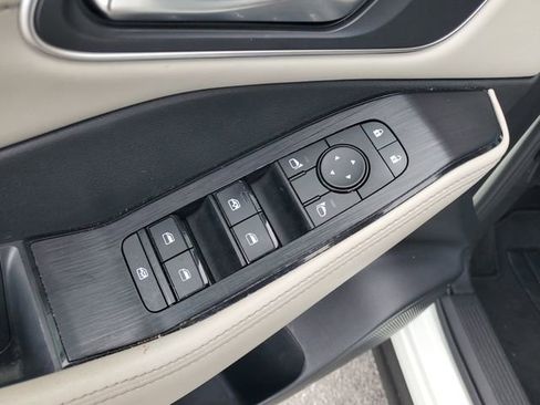Certified 2021 Nissan Rogue SV w/ Premium Package FWD image 28