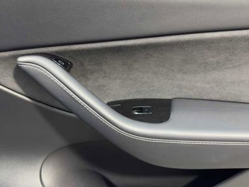 Used 2021 Tesla Model Y 2WD image 14