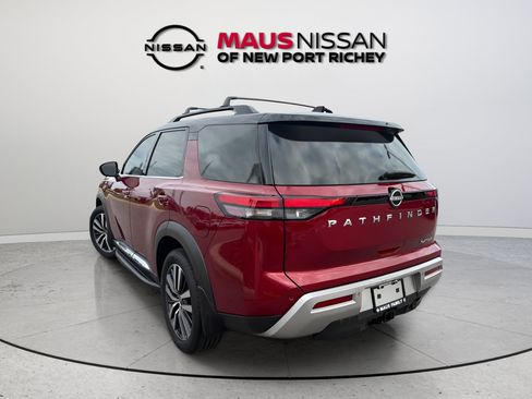 Used 2022 Nissan Pathfinder Platinum w/ Cargo Package FWD image 5