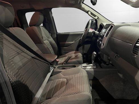 Used 2015 Nissan Frontier SV image 13