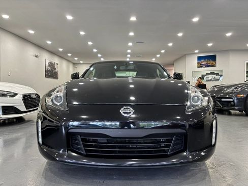 Used 2019 Nissan 370Z Touring RWD image 2