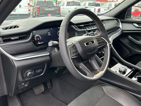 Used 2023 Jeep Grand Cherokee Altitude AWD/4WD image 23