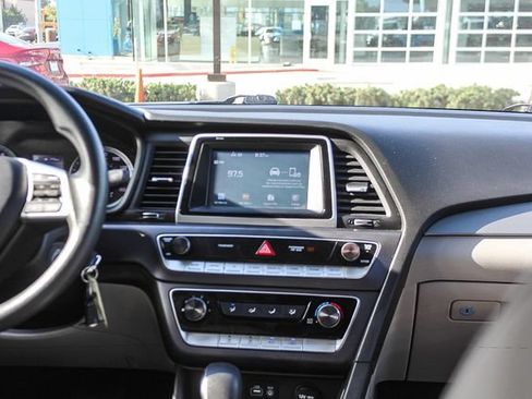 Used 2019 Hyundai Sonata SE FWD image 17