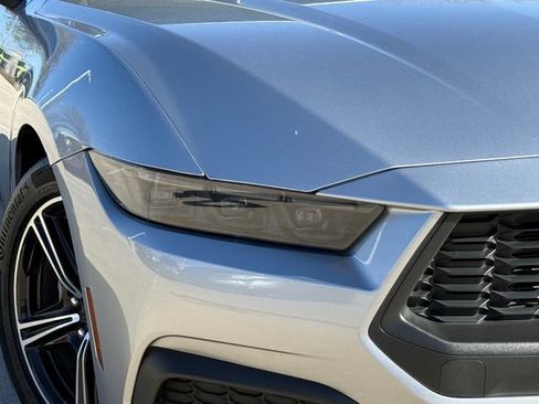 Used 2025 Ford Mustang Convertible RWD image 3