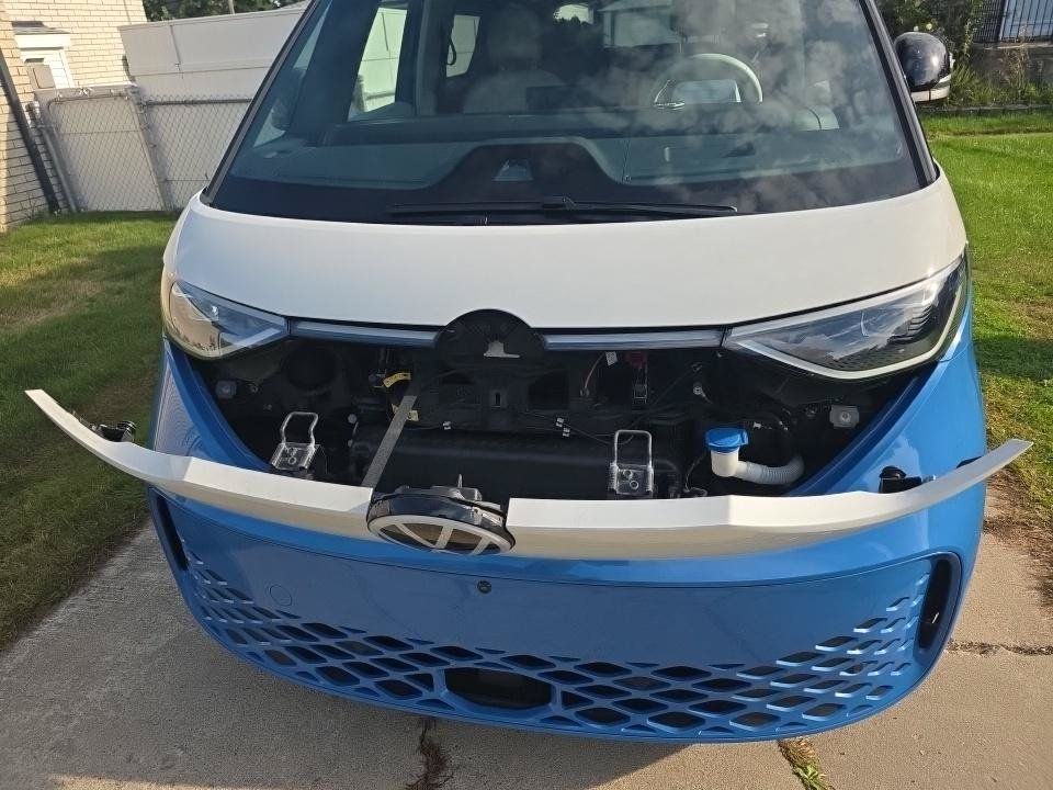 Used 2025 Volkswagen ID. Buzz Pro S Plus AWD/4WD image 16
