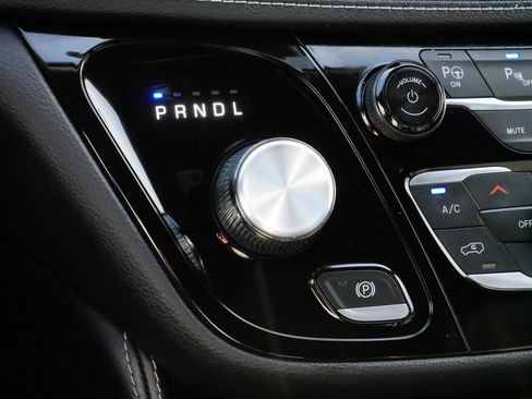 Used 2023 Chrysler Pacifica Limited w/ S Appearance Package image 24