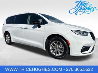 Used 2024 Chrysler Pacifica Touring-L FWD video 1