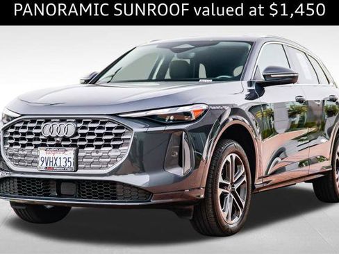 Certified 2025 Audi Q5 Premium w/ Convenience Package AWD/4WD image 3