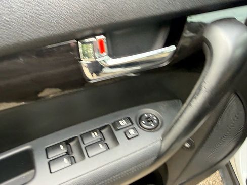 Used 2011 Kia Sorento EX w/ Premium Pkg image 10