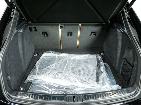 Used 2026 Porsche Macan AWD/4WD image 33