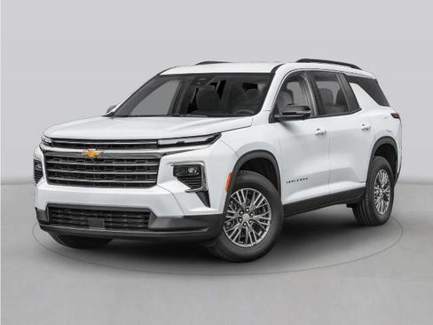 Used 2025 Chevrolet Traverse LT FWD image 1
