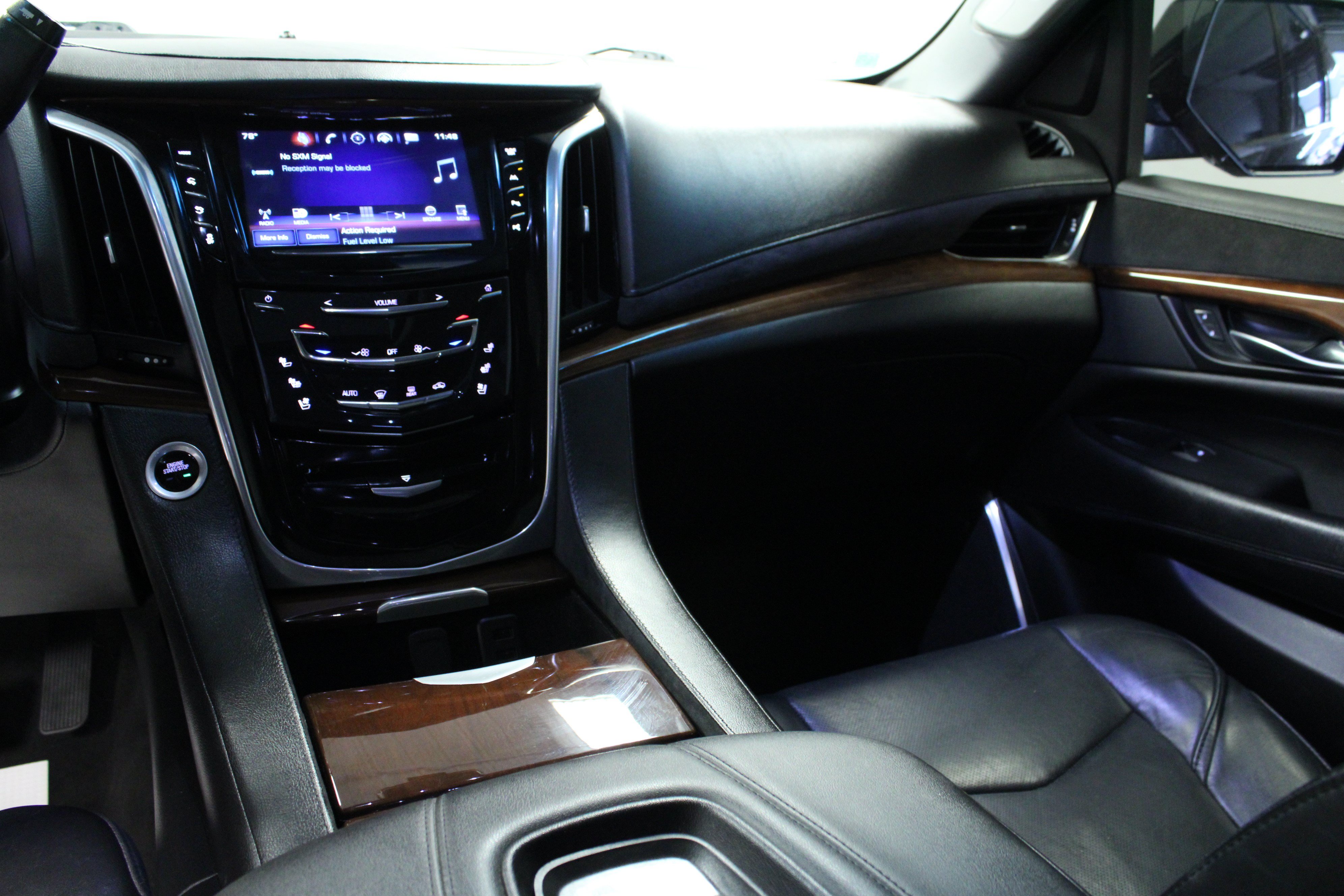 Used 2019 Cadillac Escalade ESV Luxury AWD/4WD image 22