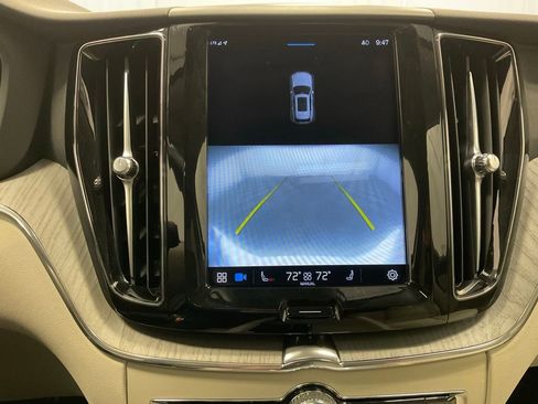 Used 2023 Volvo XC60 B5 Plus image 22