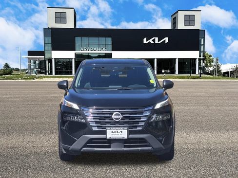 Used 2024 Nissan Rogue S AWD/4WD image 3