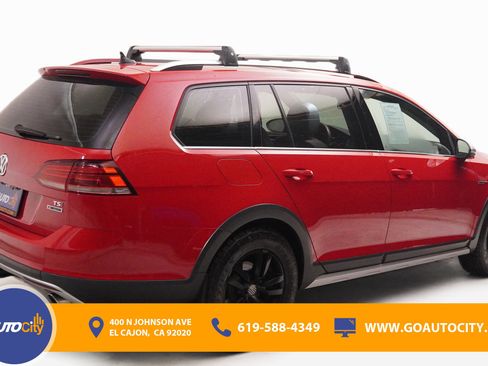 Used 2018 Volkswagen Golf S image 6