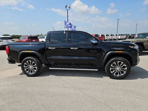 Used 2026 GMC Canyon Denali w/ LPO, Black Badging Package AWD/4WD image 9