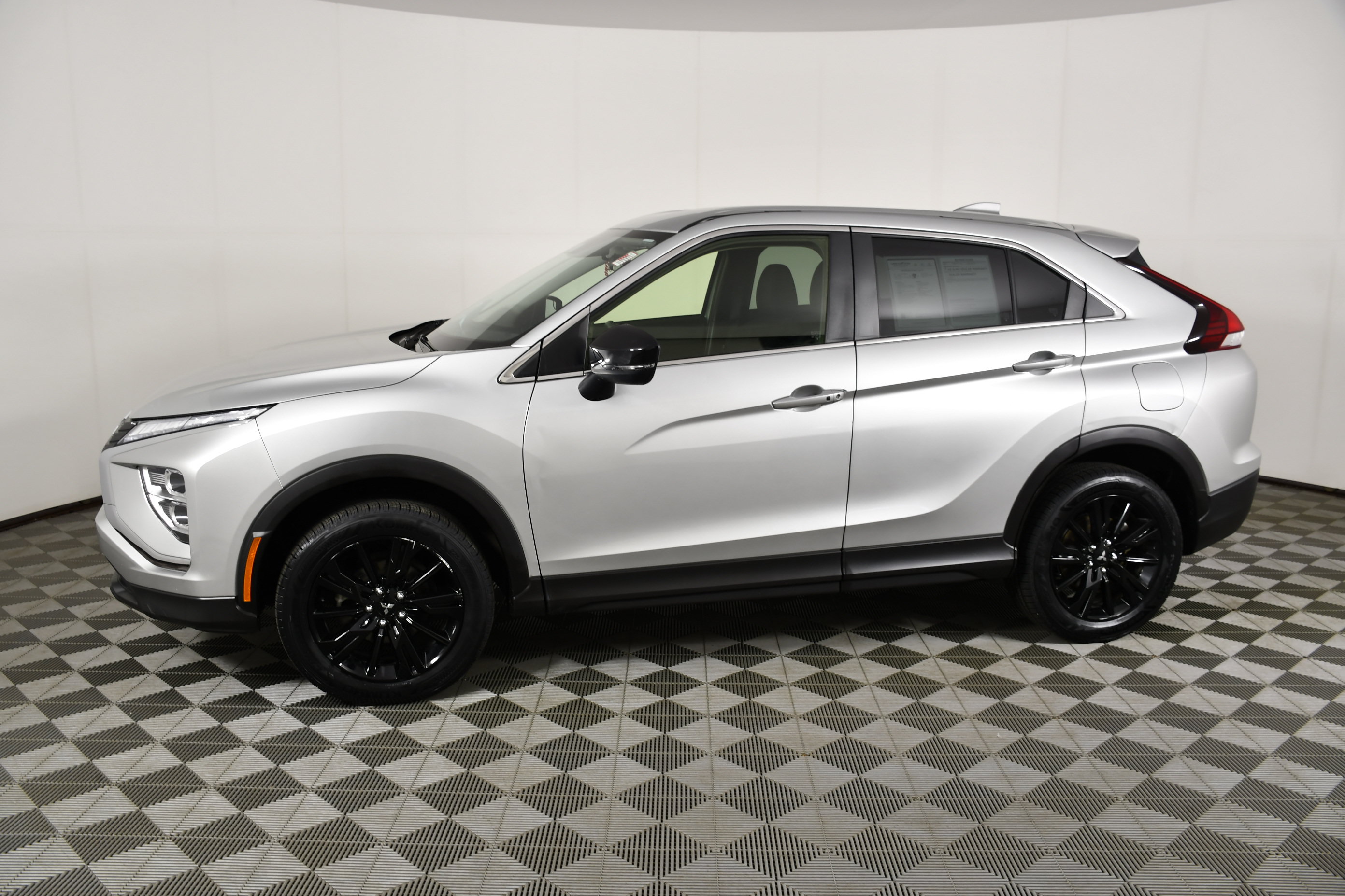 Used 2024 Mitsubishi Eclipse Cross LE AWD/4WD image 9