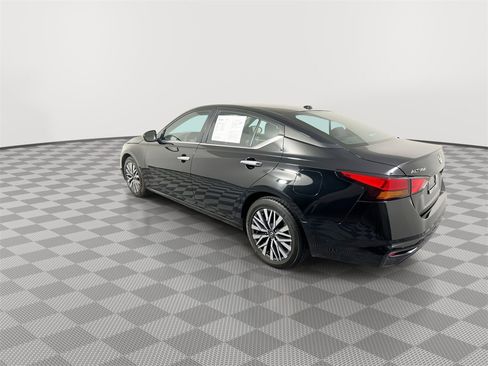 Used 2023 Nissan Altima 2.5 SV image 6