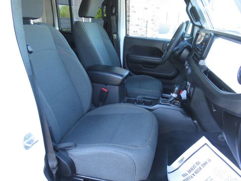 Used 2024 Jeep Wrangler Unlimited w/ Convenience Group AWD/4WD image 11